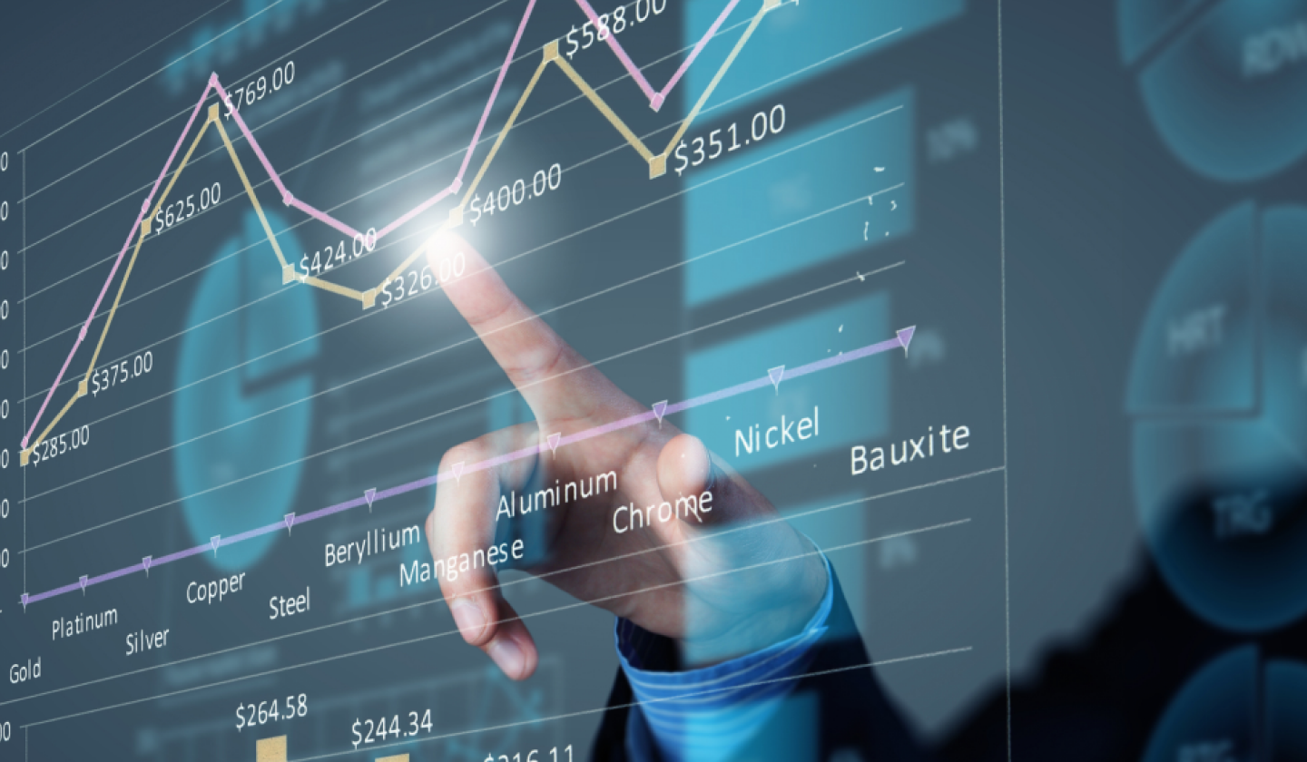 Dirección de Empresas: Oficina con ventanal y gráficos